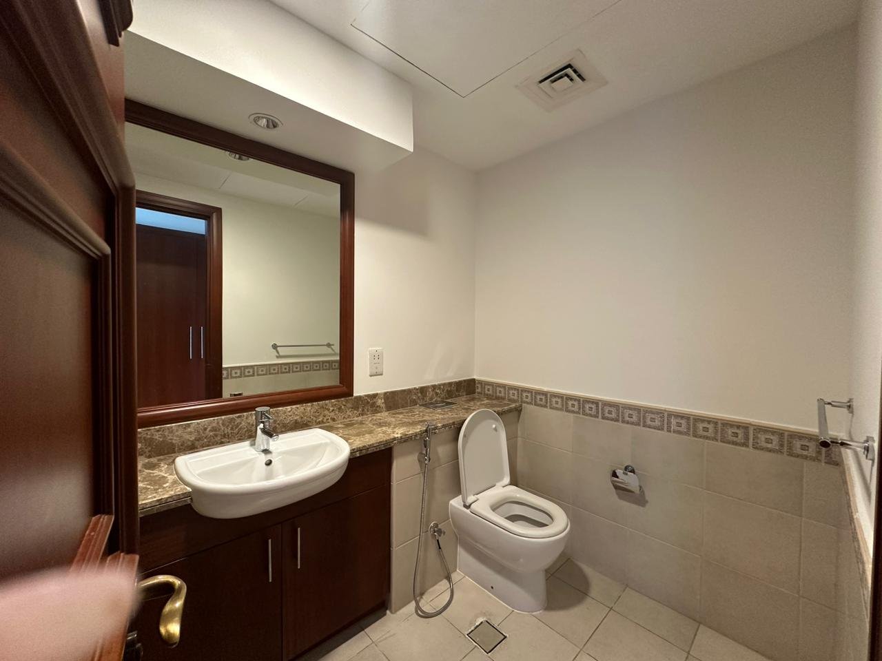 Another view of the guest bathroom in a 2-bedroom apartment for rent in Golden Mile 5, Palm Jumeirah, Dubai.