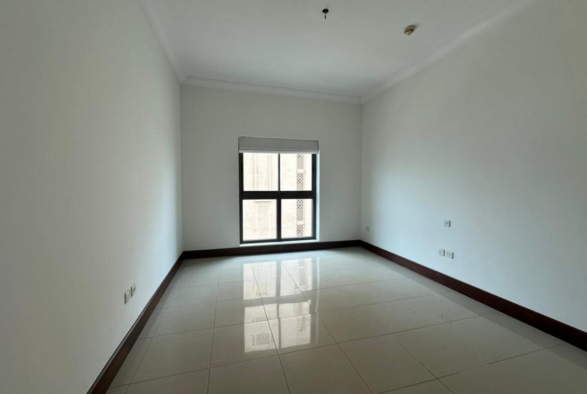 Second bedroom in a 2-bedroom apartment for rent in Golden Mile 5, Palm Jumeirah, Dubai.