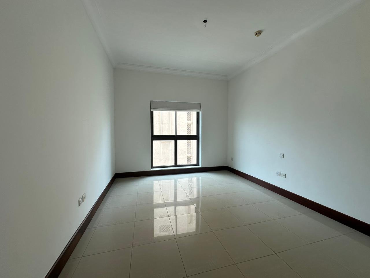 Second bedroom in a 2-bedroom apartment for rent in Golden Mile 5, Palm Jumeirah, Dubai.