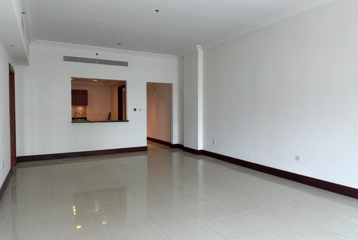 Living room and kitchen area in a 2-bedroom apartment for rent in Golden Mile 5, Palm Jumeirah, Dubai.