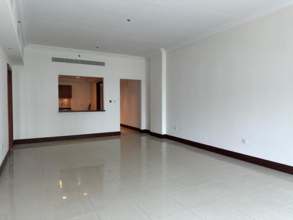 Living room and kitchen area in a 2-bedroom apartment for rent in Golden Mile 5, Palm Jumeirah, Dubai.