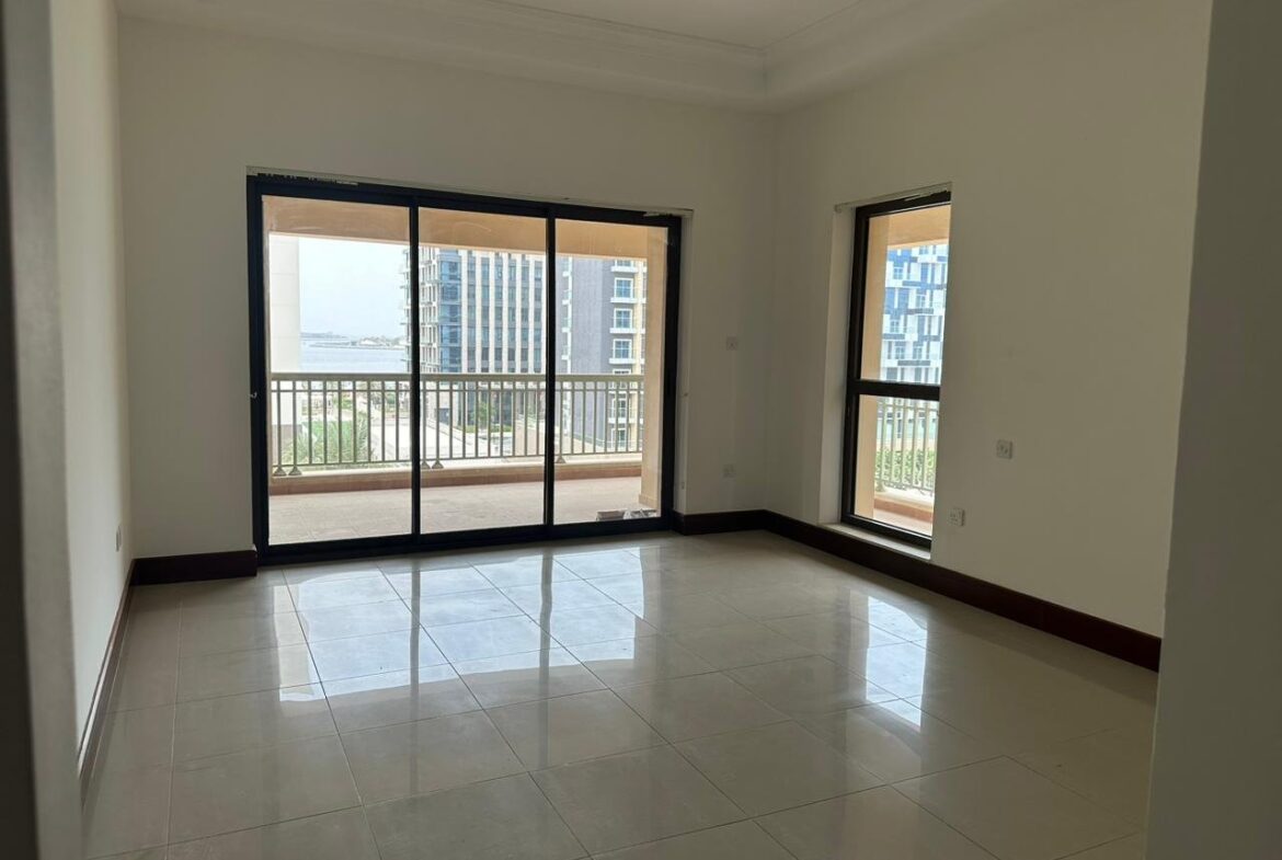 Living room with a view of the outside in a 2-bedroom apartment for rent in Golden Mile 5, Palm Jumeirah, Dubai.