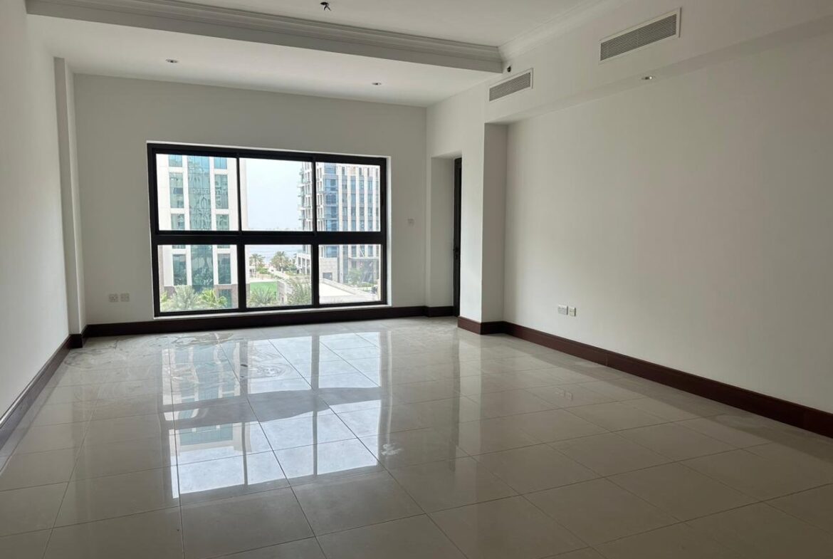 Master bedroom in a 2-bedroom apartment for rent in Golden Mile 5, Palm Jumeirah, Dubai.