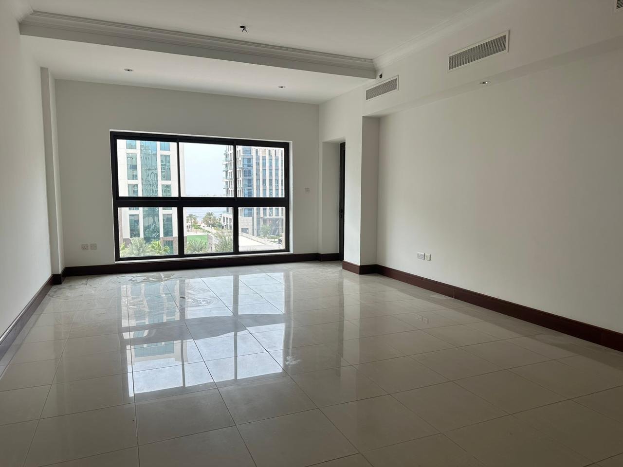 Master bedroom in a 2-bedroom apartment for rent in Golden Mile 5, Palm Jumeirah, Dubai.