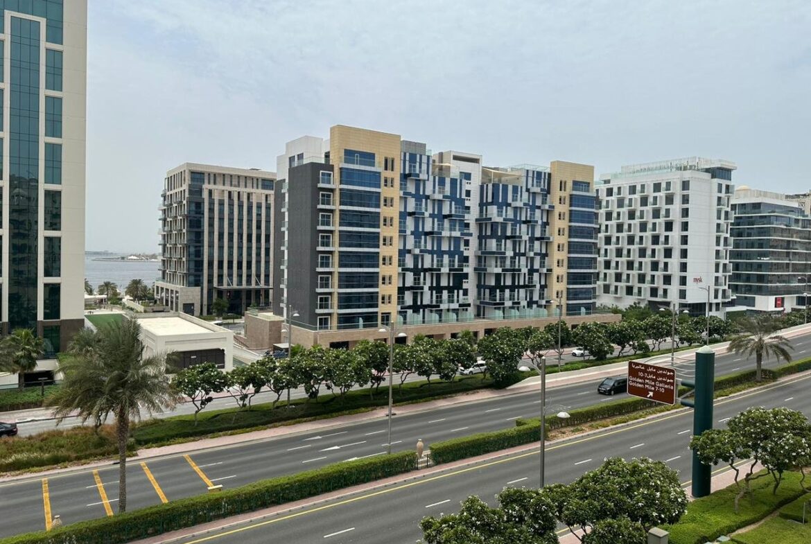 Street view from the windows of a 2-bedroom apartment for rent in Golden Mile 5, Palm Jumeirah, Dubai.