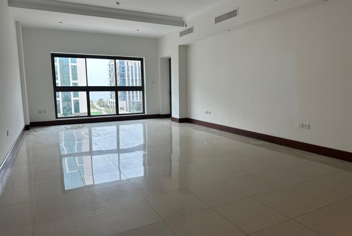 Additional view of the master bedroom in a 2-bedroom apartment for rent in Golden Mile 5, Palm Jumeirah, Dubai.