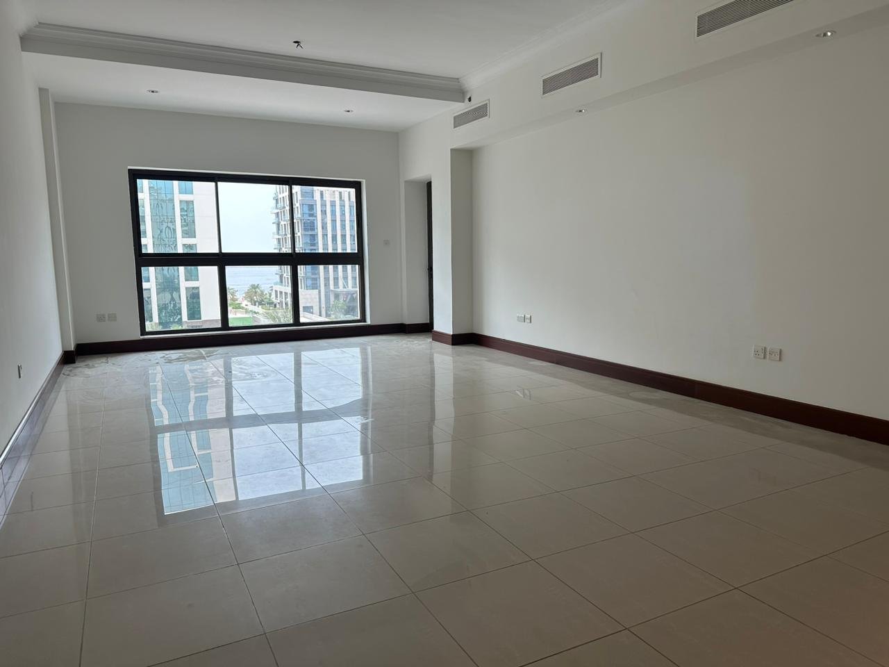 Additional view of the master bedroom in a 2-bedroom apartment for rent in Golden Mile 5, Palm Jumeirah, Dubai.